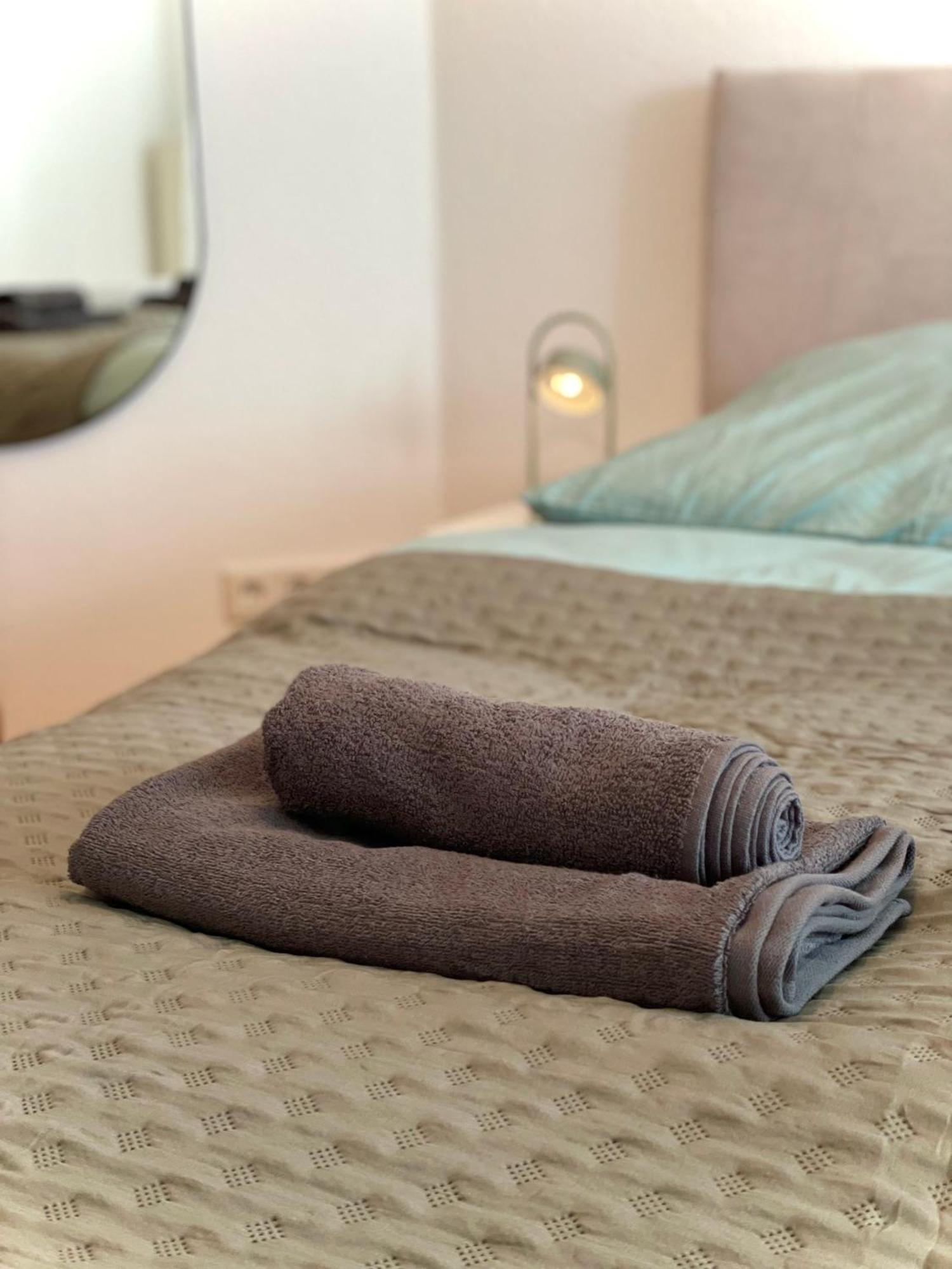 110Qm - 4 Zimmer - Privat Parkplatz - Zentral - Balkon - Mallibase Apartments Kassel Luaran gambar