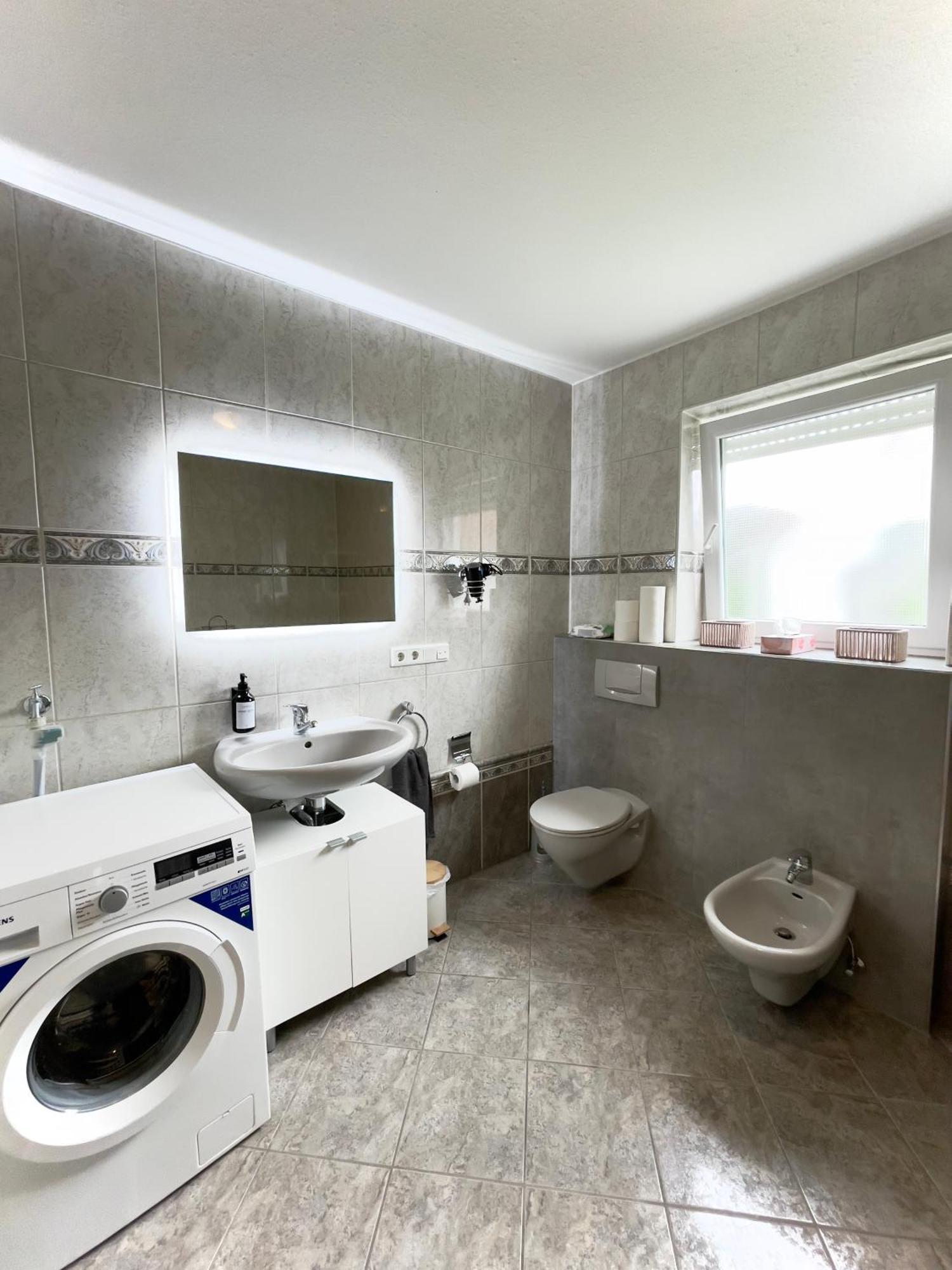 110Qm - 4 Zimmer - Privat Parkplatz - Zentral - Balkon - Mallibase Apartments Kassel Luaran gambar